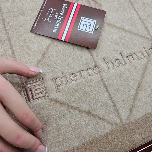 Pierre Balmain Blanket - Picture 10 of 10